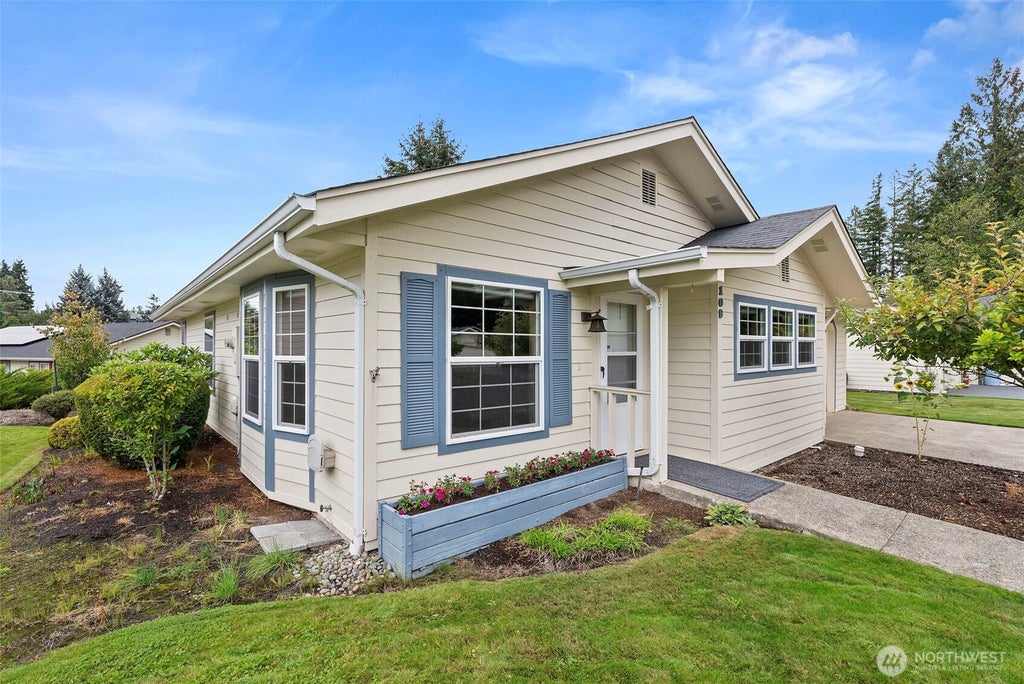 Photo of 109 Longfellow Lane, Centralia, WA 98531 (MLS # 2576774)