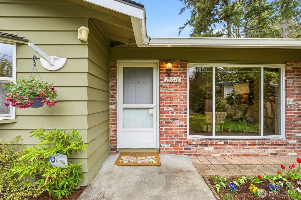 Photo of 15016 SE 14th Street, Bellevue, WA 98007 (MLS # 2506582)