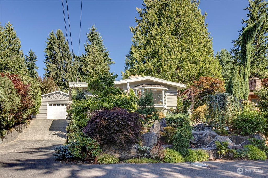 Photo of 11310 40th Avenue NE, Seattle, WA 98125 (MLS # 2145894)
