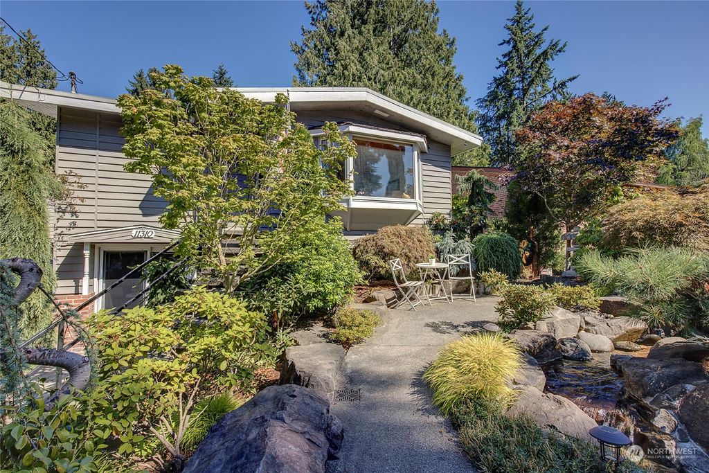Photo of 11310 40th Avenue NE, Seattle, WA 98125 (MLS # 2145894)