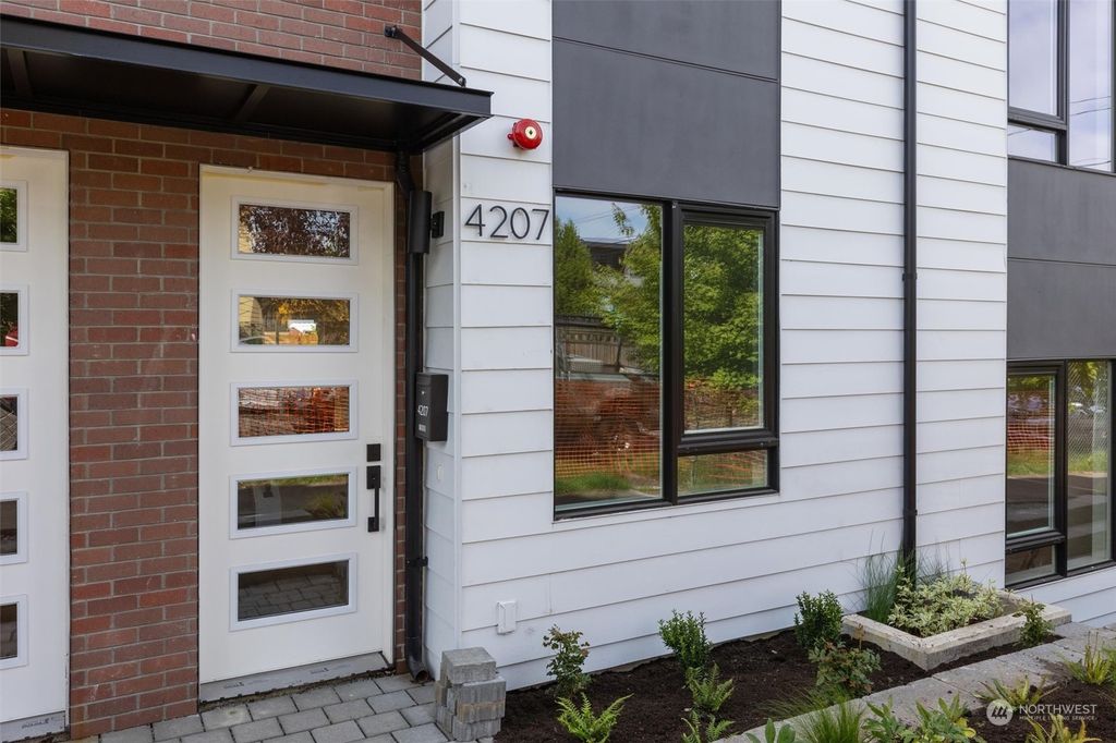 Photo of 4207 SW Raymond Street, Seattle, WA 98136 (MLS # 2239701)