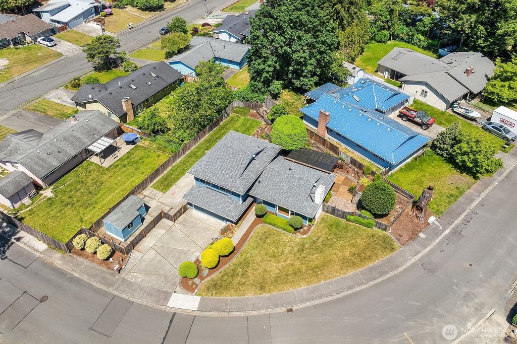 Photo of 16625 126th Place SE, Renton, WA 98058 (MLS # 2380916)