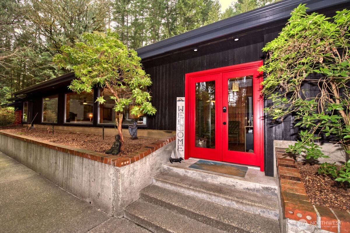 2041 Ptarmigan Lane NW