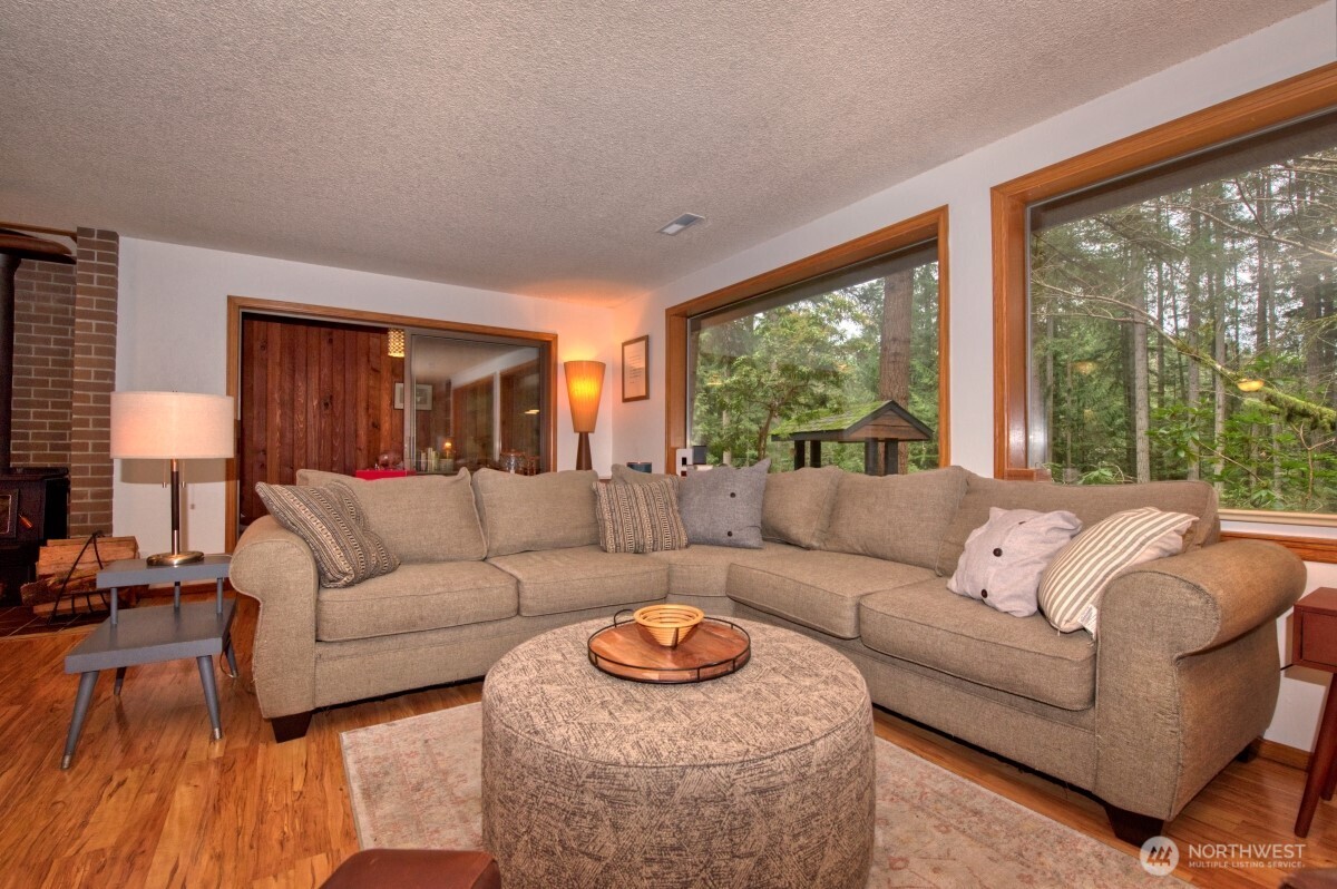 2041 Ptarmigan Lane NW