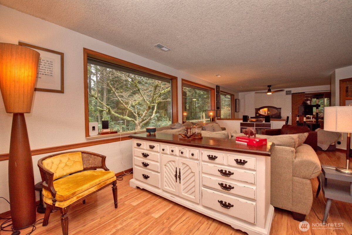 2041 Ptarmigan Lane NW