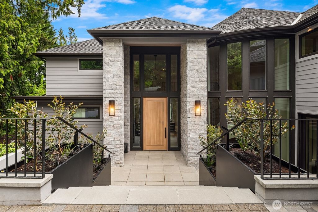 Photo of 3234 78th Place NE, Medina, WA 98039 (MLS # 2479258)