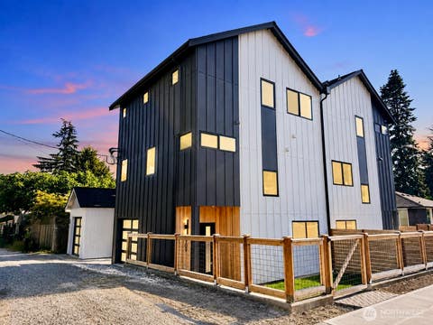 Photo of 4709 SW Hinds Street, Seattle, WA 98116 (MLS # 2531401)