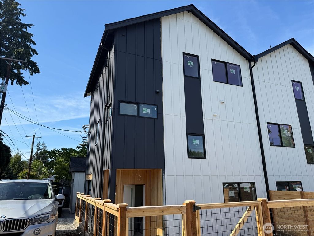 Photo of 4709 SW Hinds Street, Seattle, WA 98116 (MLS # 2531401)