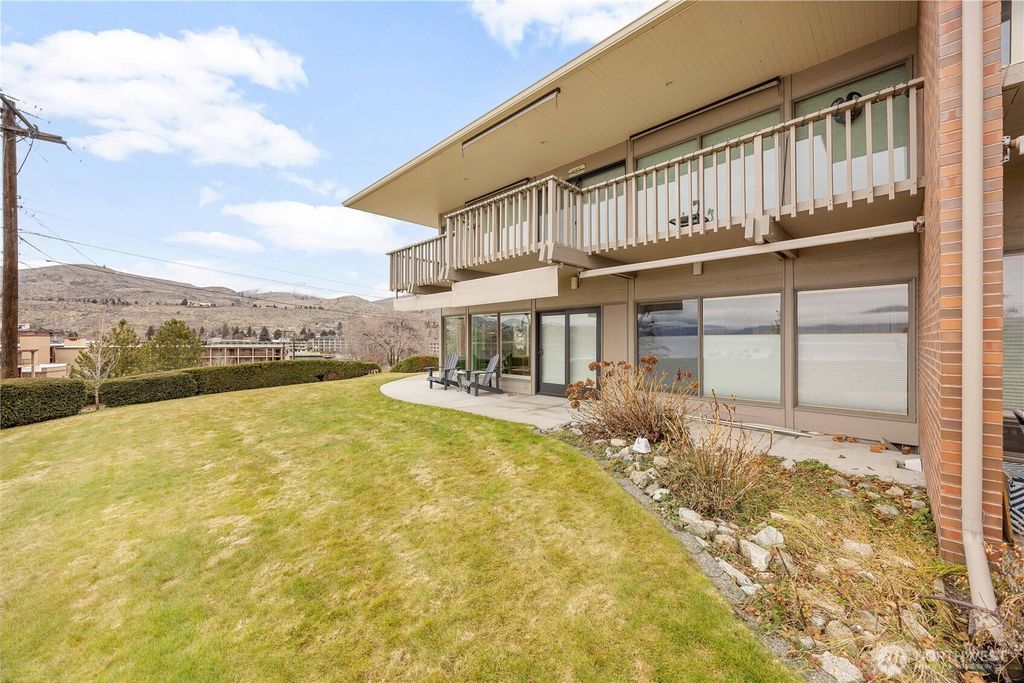 Photo of 301 S 3rd Street #4, Chelan, WA 98816 (MLS # 2476348)