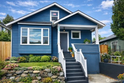 Photo of 5611 Brooklyn Ave Ave NE, Seattle, WA 98105 (MLS # 2497833)