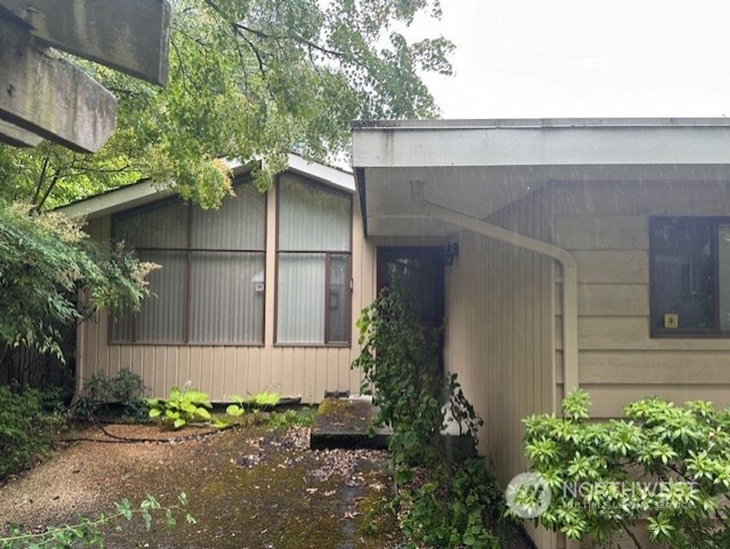 Photo of 4191 42nd Avenue NE, Seattle, WA 98105 (MLS # 2270846)