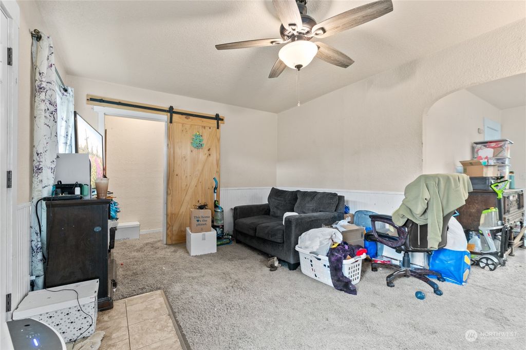 Photo of 2011 Oakes Avenue, Everett, WA 98201 (MLS # 2289685)