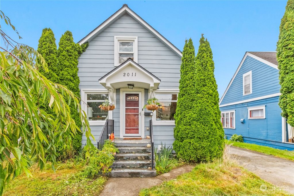 Photo of 2011 Oakes Avenue, Everett, WA 98201 (MLS # 2289685)