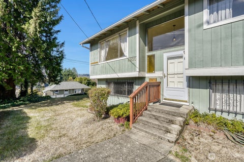 Photo of 4200 S Ferdinand Street, Seattle, WA 98118 (MLS # 2579895)