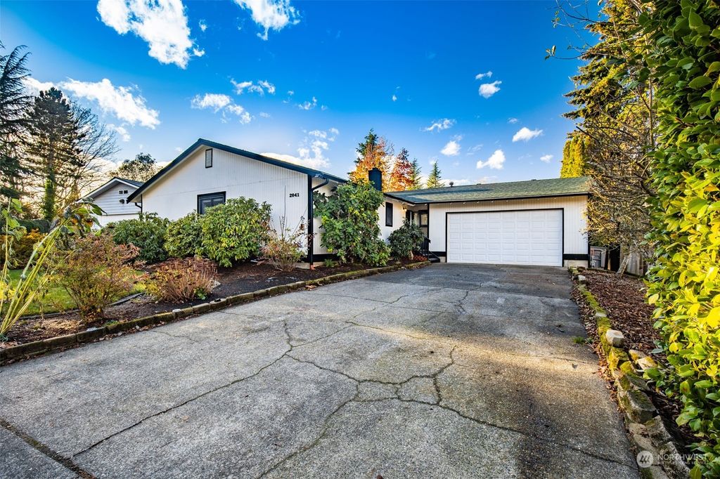Photo of 2041 ABERDEEN Avenue SE, Renton, WA 98055 (MLS # 2313013)