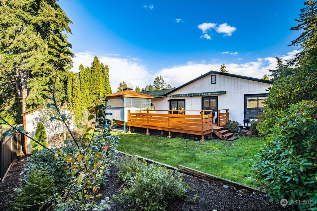 Photo of 2041 ABERDEEN Avenue SE, Renton, WA 98055 (MLS # 2313013)