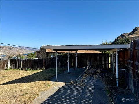 A home in Grand Coulee