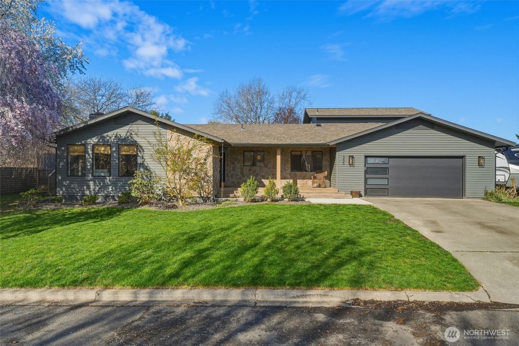 Photo of 355 SE Highland Park Drive, College Place, WA 99324 (MLS # 2503098)