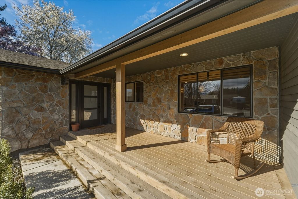 Photo of 355 SE Highland Park Drive, College Place, WA 99324 (MLS # 2503098)