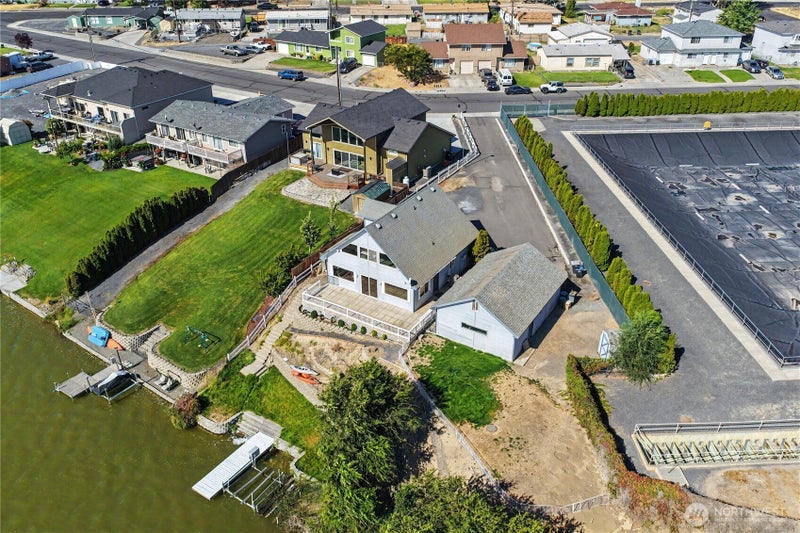 1317 W Lakeside Drive