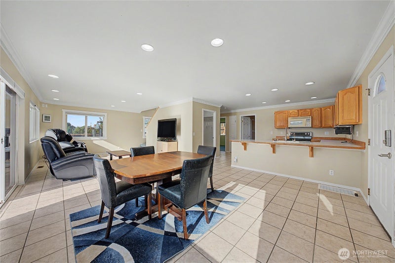 1317 W Lakeside Drive