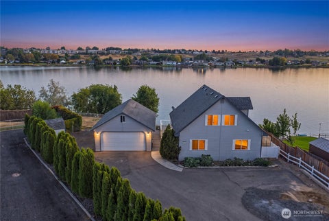 Photo of 1317 W Lakeside Drive, Moses Lake, WA 98837 (MLS # 2578442)