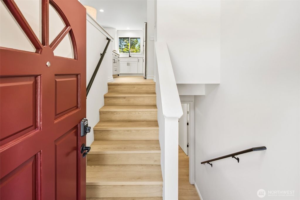 Photo of 18526 16th Avenue NE, Shoreline, WA 98155 (MLS # 2504970)