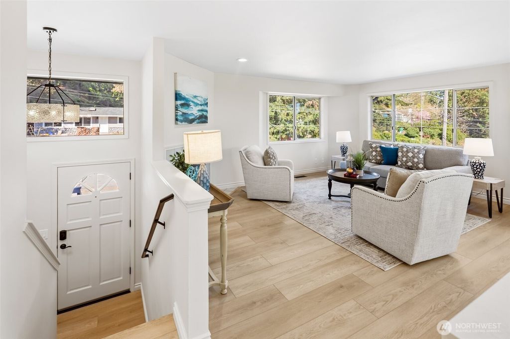 Photo of 18526 16th Avenue NE, Shoreline, WA 98155 (MLS # 2504970)