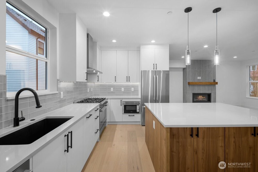 695 NW Locust ST (Homesite #9)