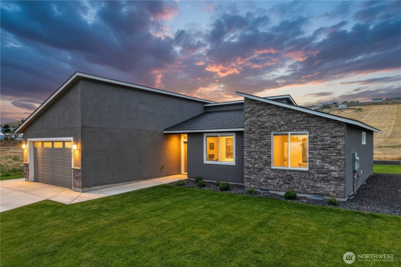 8383 Desert Greens Loop SE