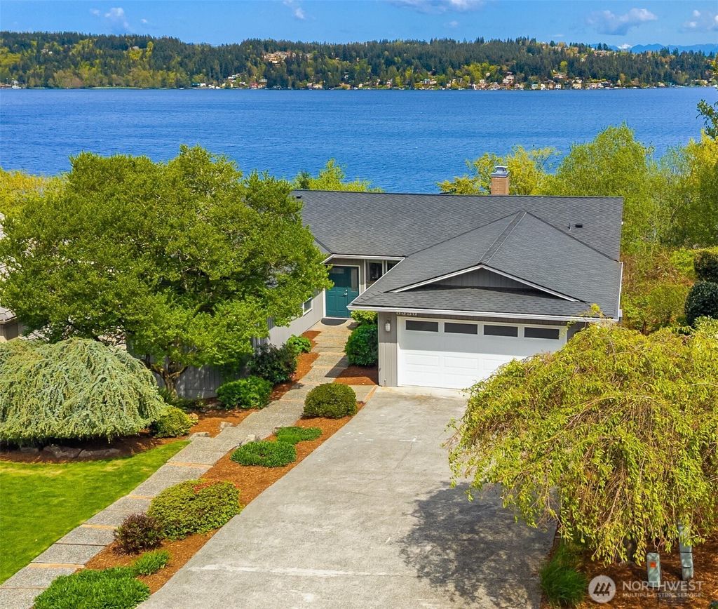 Photo of 8530 54th Avenue NE, Seattle, WA 98115 (MLS # 2509441)