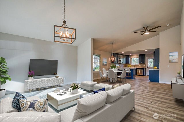 634 Island Circle SE