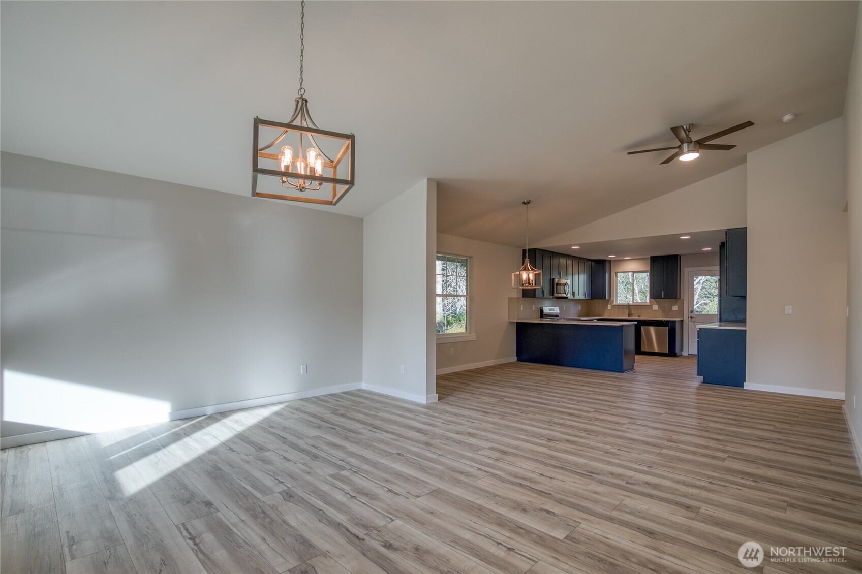 634 Island Circle SE