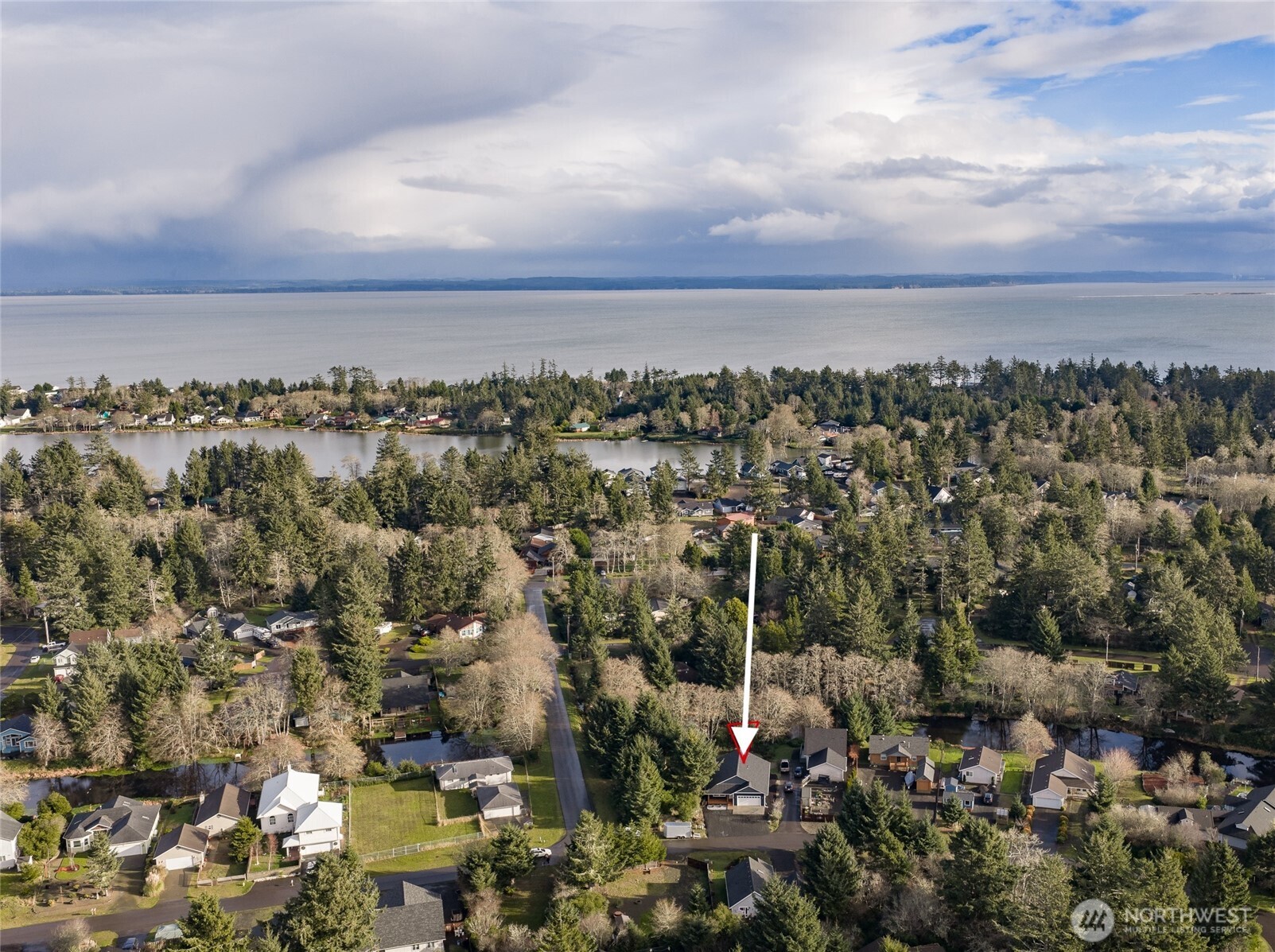 634 Island Circle SE