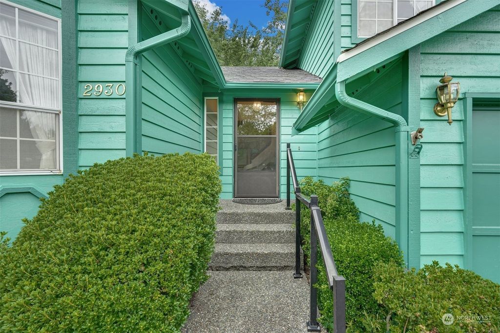 Photo of 2930 210th Street SW, Lynnwood, WA 98036 (MLS # 2135731)