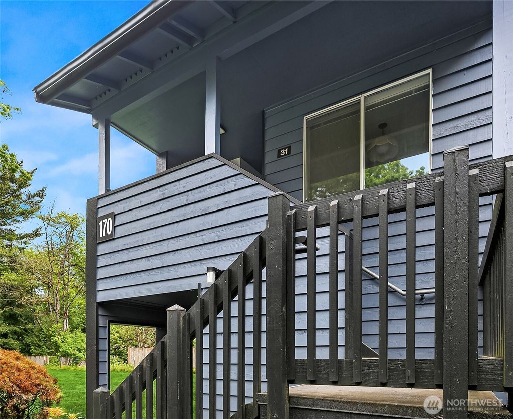 Photo of 170 Newport Way NW #D31, Issaquah, WA 98027 (MLS # 2525137)