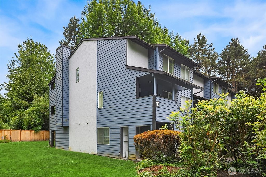 Photo of 170 Newport Way NW #D31, Issaquah, WA 98027 (MLS # 2525137)
