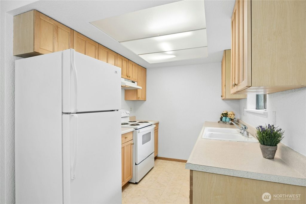 Photo of 6103 204th Street SW #B2, Lynnwood, WA 98036 (MLS # 2492284)