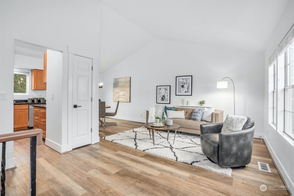 Photo of 3603 NE 11th Court, Renton, WA 98056 (MLS # 2190900)