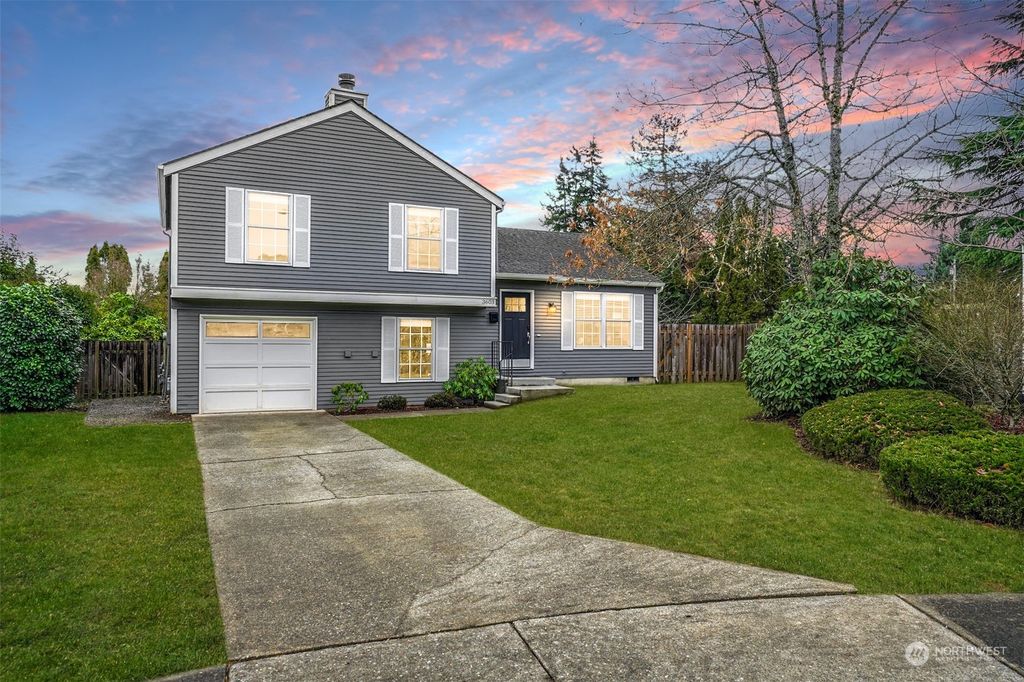 Photo of 3603 NE 11th Court, Renton, WA 98056 (MLS # 2190900)