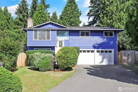 Photo of 12116 NE 137th Place, Kirkland, WA 98034 (MLS # 2556619)