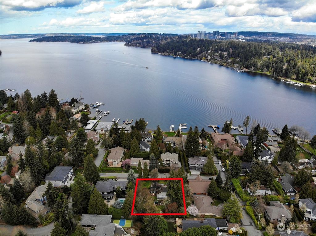 Photo of 9619 SE 34th Street, Mercer Island, WA 98040 (MLS # 2032429)