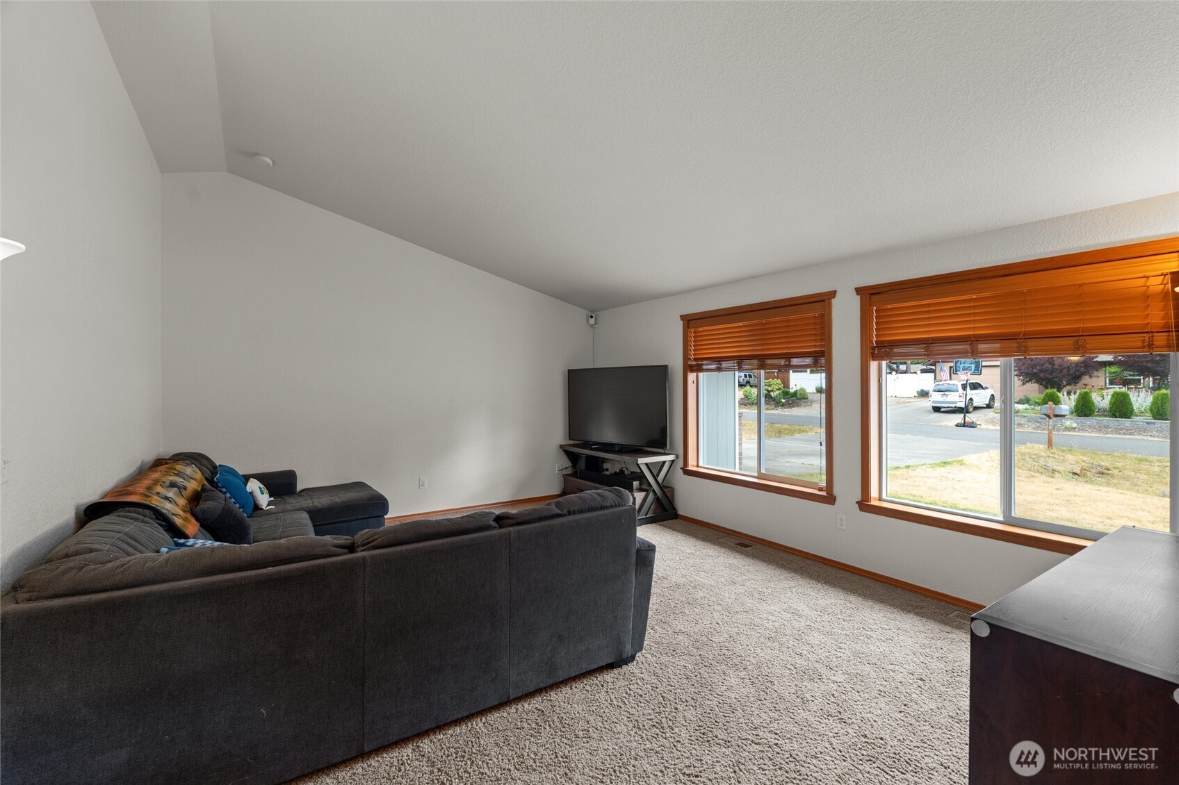 6137 189th Loop SW