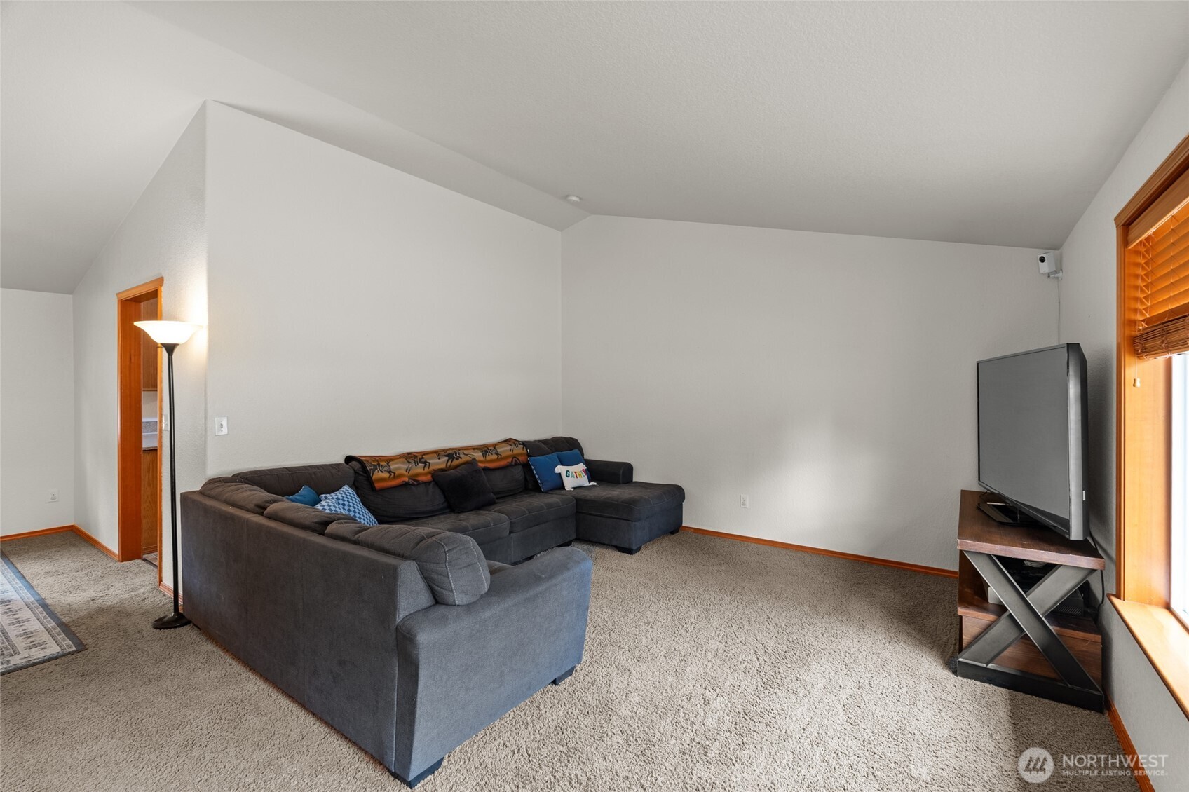 6137 189th Loop SW