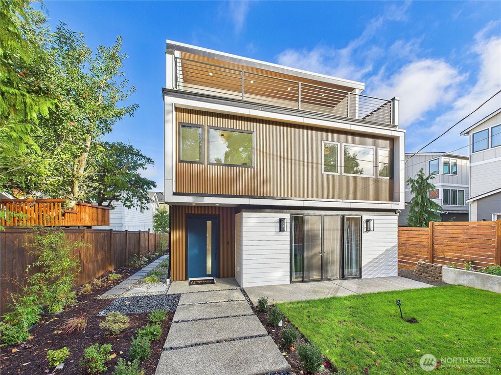Photo of 2810 &amp; 2808 E Howell St St, Seattle, WA 98122 (MLS # 2449142)