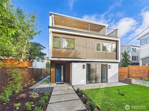 Photo of 2810 2808 E Howell St St, Seattle, WA 98122 (MLS # 2449142) Photo of 2810 2808 E Howell St St, Seattle, WA 98122 (MLS # 2449142)