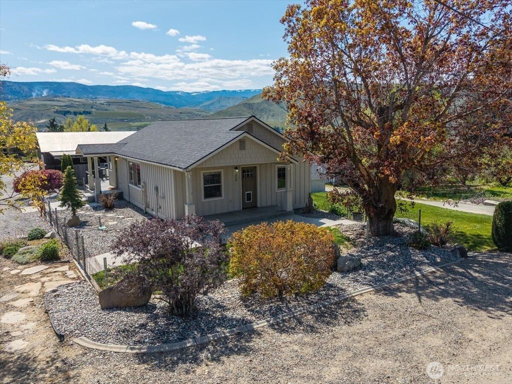 Photo of 2250 8th Street SE, East Wenatchee, WA 98802 (MLS # 2505067)