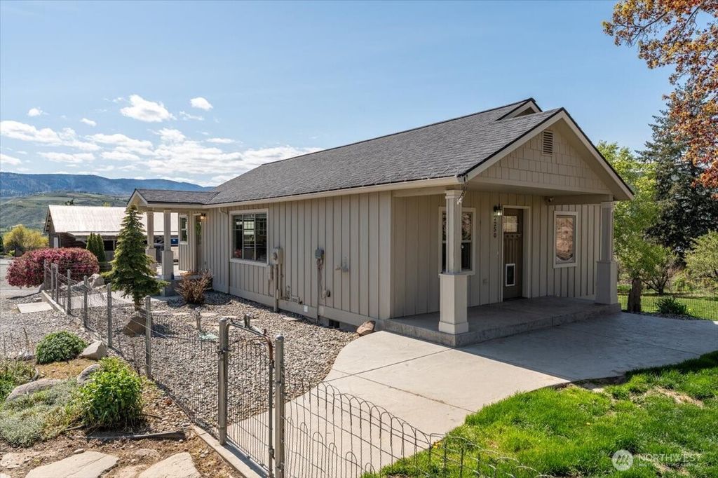 Photo of 2250 8th Street SE, East Wenatchee, WA 98802 (MLS # 2505067)
