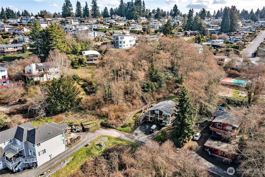 Photo of 29500 2nd Avenue SW, Federal Way, WA 98023 (MLS # 2467258)