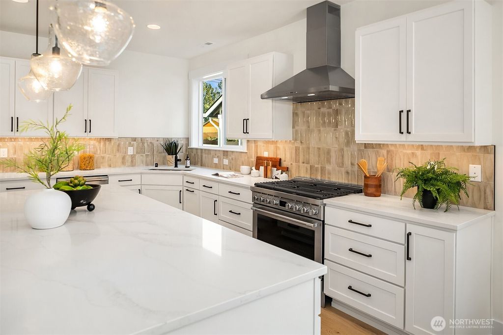 Photo of 805 Hoquiam Ave NE Ave, Renton, WA 98059 (MLS # 2473246)